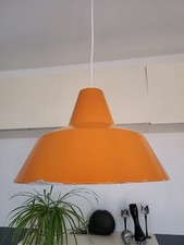 Suspension industrielle orange