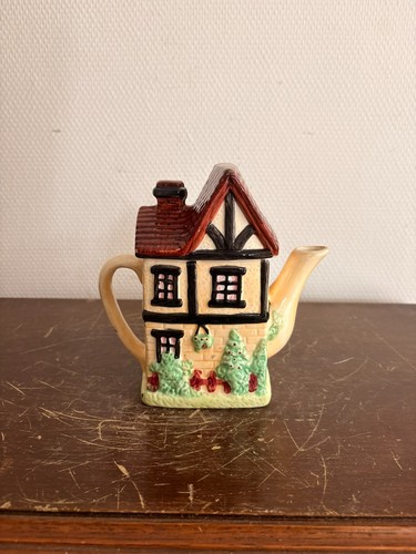 Théière maison cotage - théière,