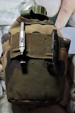 GOURDE ARMéE US,  PLASTIQUE DUR  22CM DE LONG  13 DE LARGE AVEC LA HOUSSE