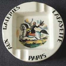 Ancien  cendrier faience Sarreguemines Galerie Lafayette Paris 