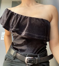 body femme noir xs épaule nue + volant 