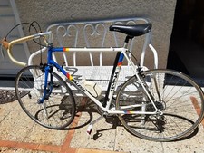 vélo  vintage raleigh eddy merckx ,blanc, bon état, pédale look, chaussure 43