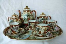 Service à café ancien en porcelaine du Japon sur plateau