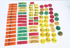 LOT DE 82 JETONS EN BOIS