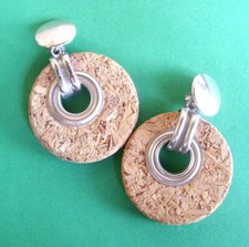 1829 / "PREMIER ETAGE" BOUCLES  D'OREILLES CHROME ET AGGLOMERE 