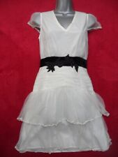 BELLE ROBE EN FILET CRÈME AVEC CARACTÉRISTIQUES VELOURS/PAILLETTES PAR 'BEL AIR'