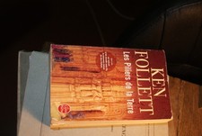 KEN FOLLETT--LES PILIERS DE LA TERRE--le Livre de Poche Historique