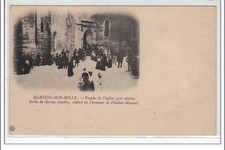 MAREUIL SUR BELLE : façade de l'église (XV° siècle ) - sortie du service f