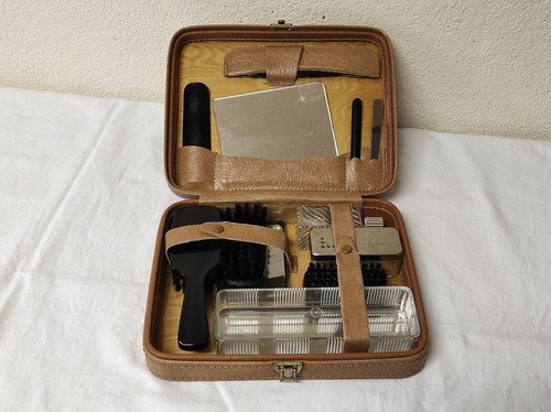 Ancienne trousse toilette - de,