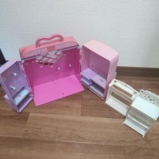 Dressing Licca-chan et deux meubles blancs