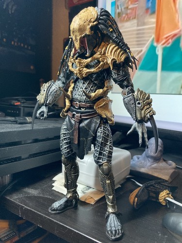 Black skin yautja predator - yautja-predator,