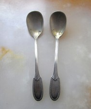 Deux belles petites cuillères