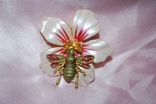 Bee Flower Brooch Pink Enamel