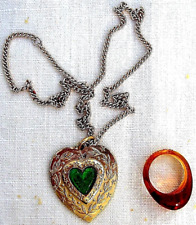 CADUM - BAGUE PLASTIQUE ET MEDAILLON COEUR VERT ET CHAINE " MARQUE CADUM "     