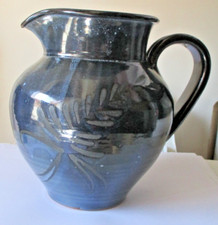 Grand pichet en faïence bleue