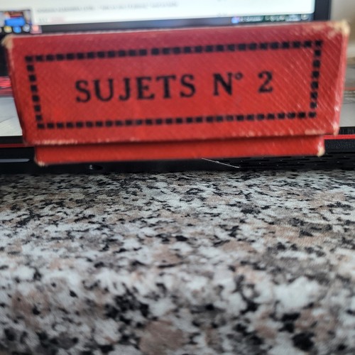 Boîte vide pour - , sujets
