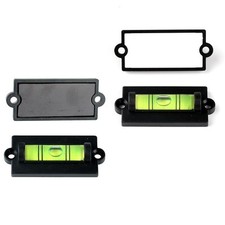 Niveau à bulle magnétique pratique pour une fixation facile sur surfaces méta