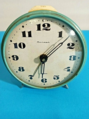 Réveil vintage soviétique