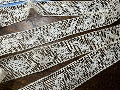 Dentelle ancienne fine - ancienne,