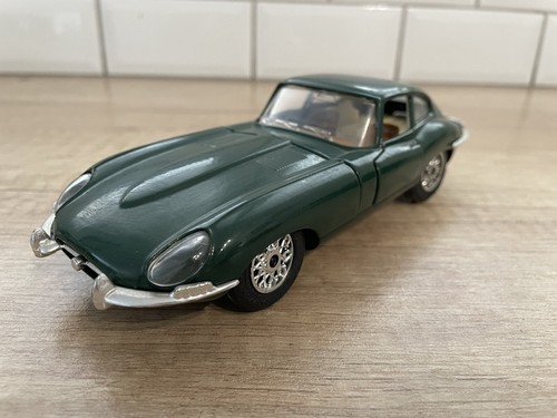 Jaguar type majorette - type,