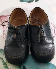 Anciennes petites chaussures d'enfant, marque l'ISARD souliers vernis taille 24?