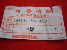 Clips pour logo de réservoir