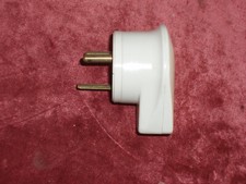 Une Fiche Mâle en Bakélite 220v 20A 2 Pôles plus Terre Legrand Neuve  