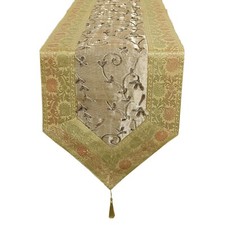 Chemin de coiffeuse décoratif