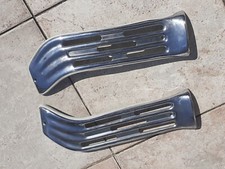 Paire d'enjoliveurs d'ailes Ulma pour Vespa des années 50 - NOS