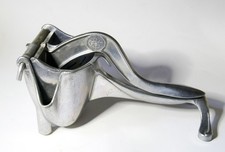 Presse-agrumes vintage Wear-Ever – Aluminium – USA – Années 40/50 design