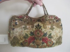 Ancien petit sac à main en tapisserie