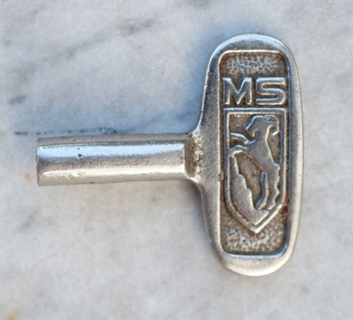 Petite clef pour jouet - clef,
