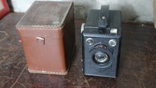 ancien appareil photo SCOUTBOX LUMIERE avec son etui