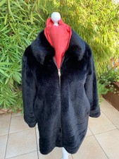 Manteau noir en fausse
