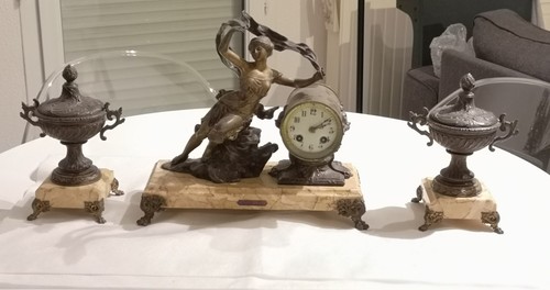 Pendule ses cassolettes - et,