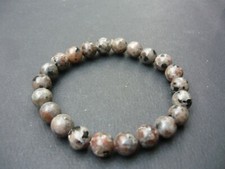 Bracelet de perles Syénite (Sodalite de feu) Sur mesure, Brille sous lampe UV