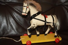 Cheval en bois peint, jouet ancien à tirer,  des années 1970