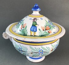 Petite soupière signée HR