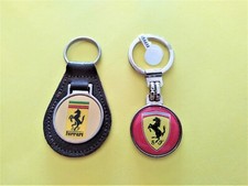 RARE 2 PORTE CLÉS LOGO SCUDERIA FERRARI SF AU CHEVAL NOIR CABRÉ (ENZO ITALIE)