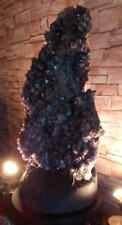 FLUORITE   27 kilos taille 57 cm sur socle en béton et présentoir tournant