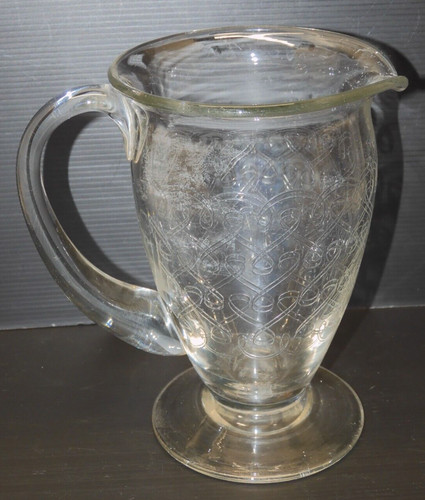 Ancien pichet verre sur - verre,