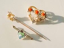 BEAU PETIT LOT de BIJOUX ANCIENS avec LIERRE / BROCHE CORAIL et EMAIL + EPINGLE