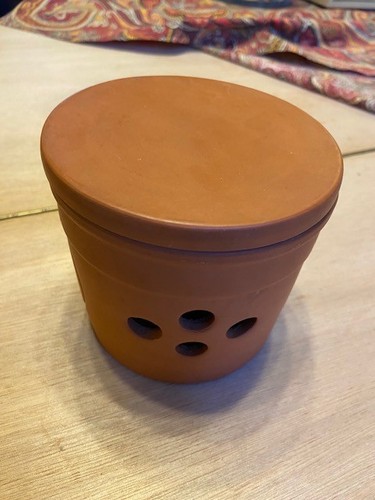 Pot ail terre - terre, cuite