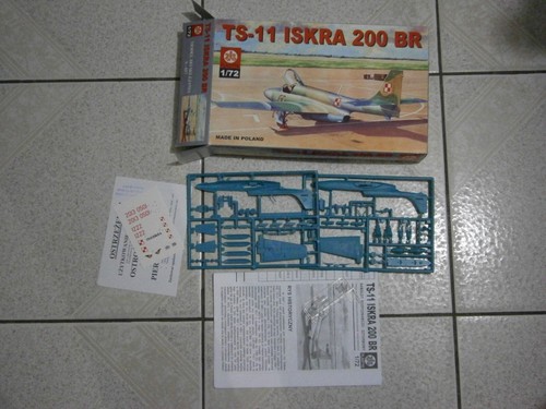 Maquette avion pzl iskra - ts-11,
