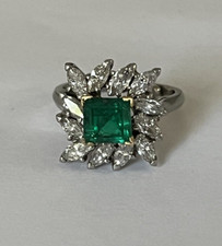 5776- Bague Or Gris Emeraude De Colombie Diamants