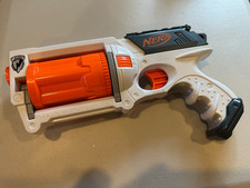 Nerf N-Strike Maverick REV-6