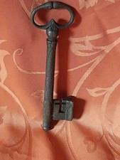 clé ancienne en fer forgé époque 18/19é siécle haute - époque coffre chateaux