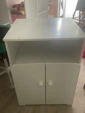 Armoire blanche chambre d'enfant, hauteur idéale pour servir de table à langer 