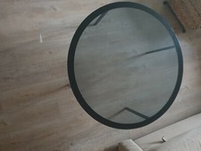 Table basse noire avec vitre