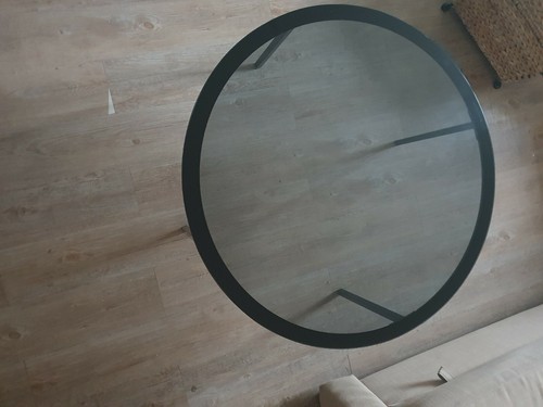 Table basse noire avec - , vitre